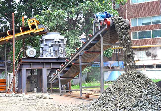 液壓圓錐式破碎機作業現場