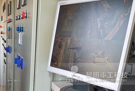 安徽客戶鵝卵石破碎生產(chǎn)線安裝中 時產(chǎn)500噸花崗巖破碎生產(chǎn)線