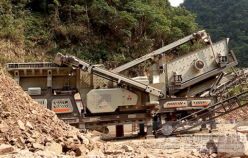 安徽時產200噸河卵石制砂線生產現場 時產100噸石灰石移動破碎站